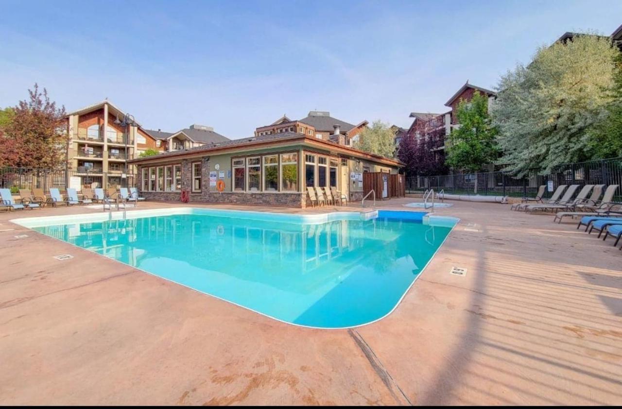 Mountain Getaway Condo - 5 Min Walk To The Beach! Invermere Ngoại thất bức ảnh