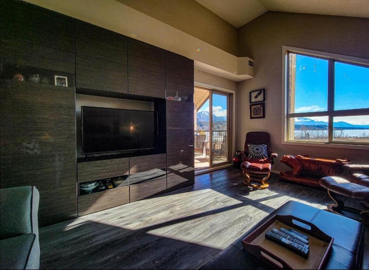 Mountain Getaway Condo - 5 Min Walk To The Beach! Invermere Ngoại thất bức ảnh