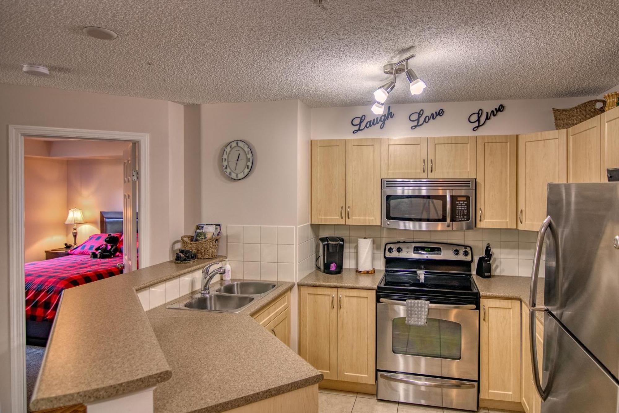 Mountain Getaway Condo - 5 Min Walk To The Beach! Invermere Ngoại thất bức ảnh