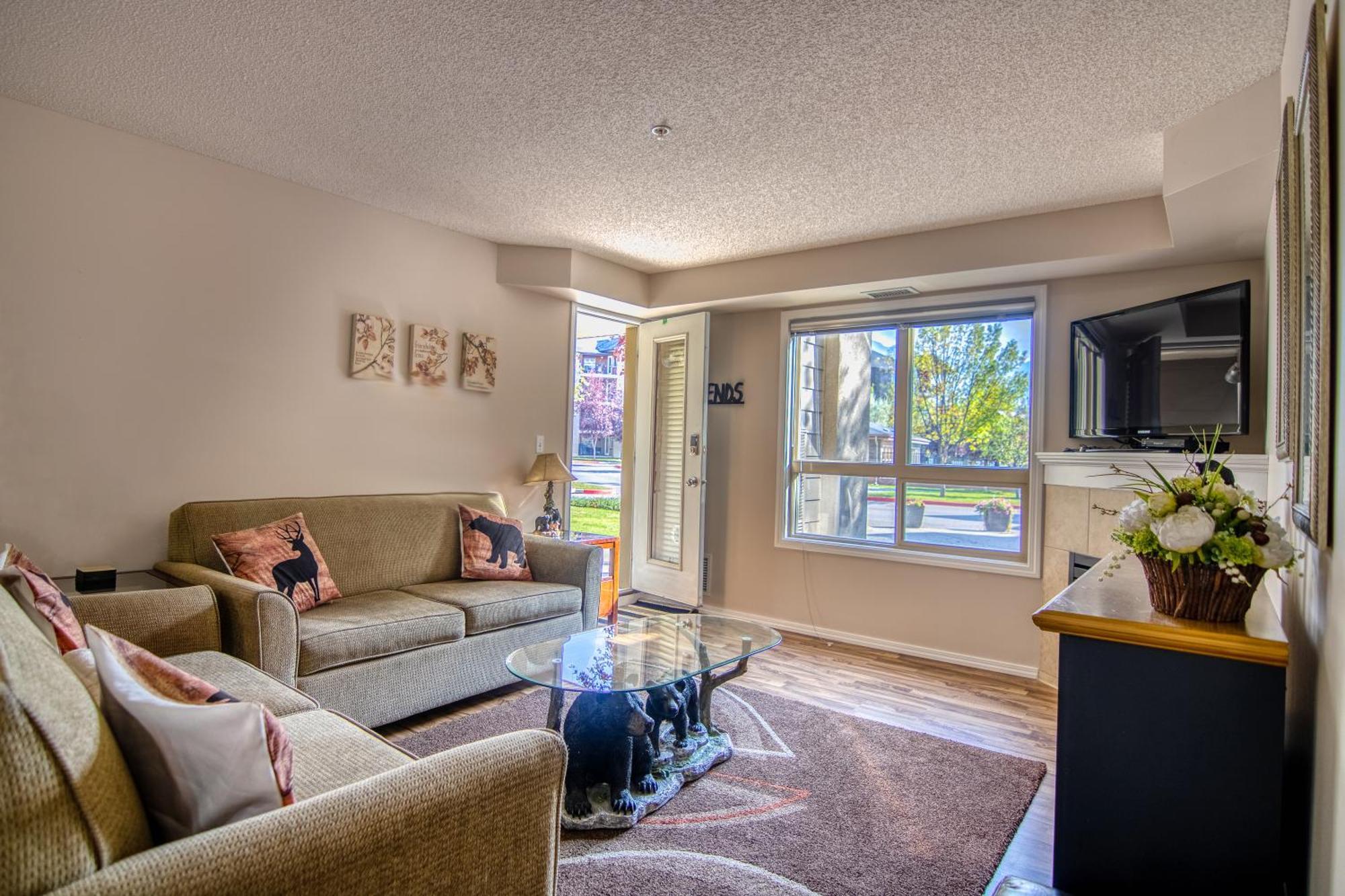 Mountain Getaway Condo - 5 Min Walk To The Beach! Invermere Ngoại thất bức ảnh